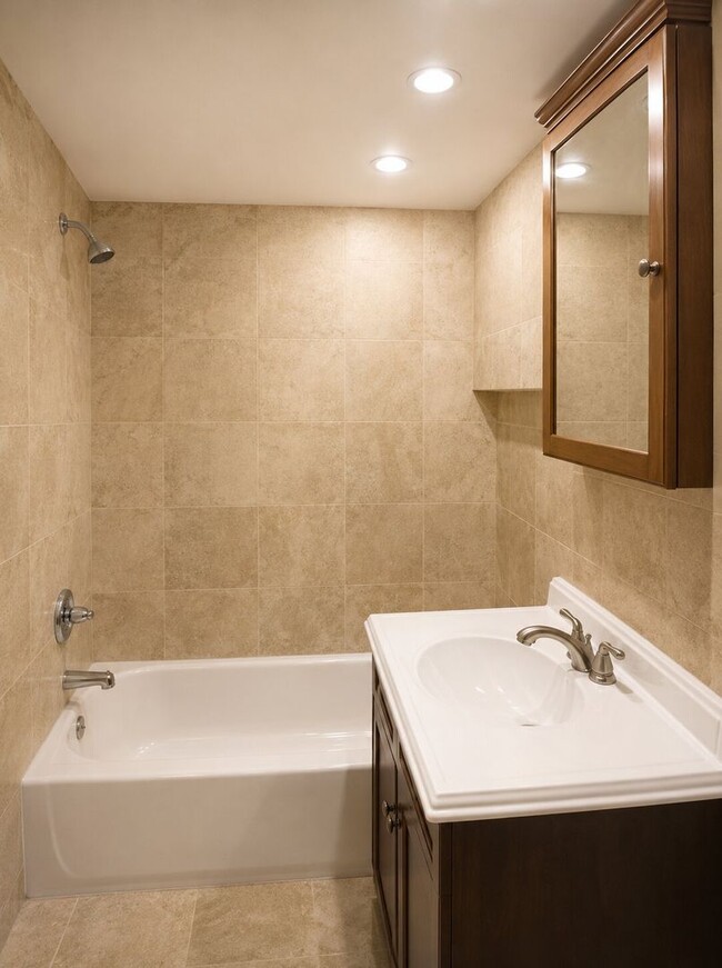 Building Photo - Spacious 2-Bedroom Apartment in Prime Fairmount Location | Pet Friendly