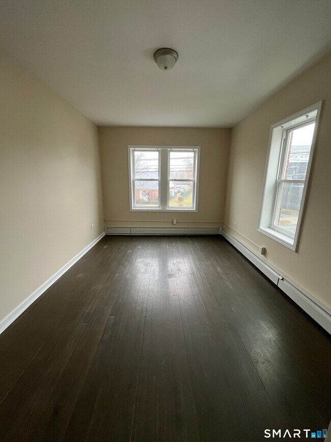 Building Photo - 410 S Main St