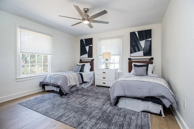 Building Photo - 919 SW 6th Ave