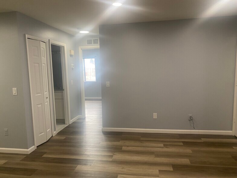 Building Photo - 16546 Clarkson Dr