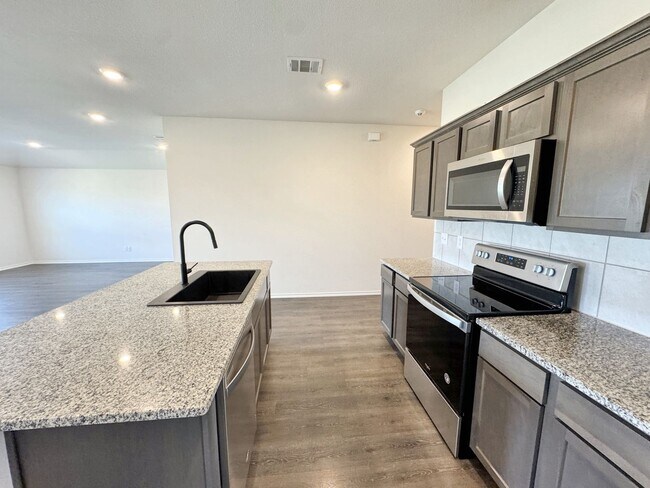 Building Photo - 3/2 in Magnolia Master Planned Community!