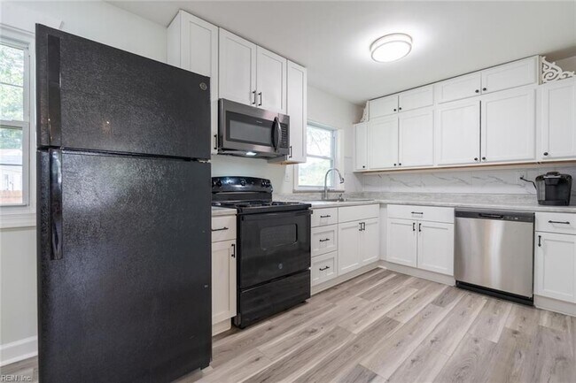 Building Photo - 314 Mohican Dr