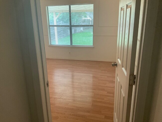 Building Photo - Beautiful 4 Bedroom Home in Northwest San ...