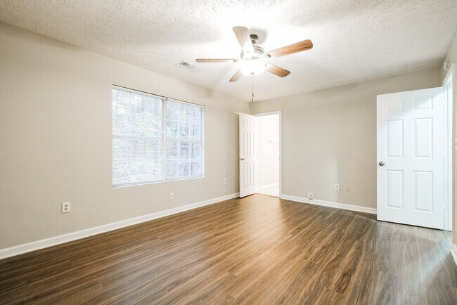 Building Photo - 3296 Goldenchain Dr