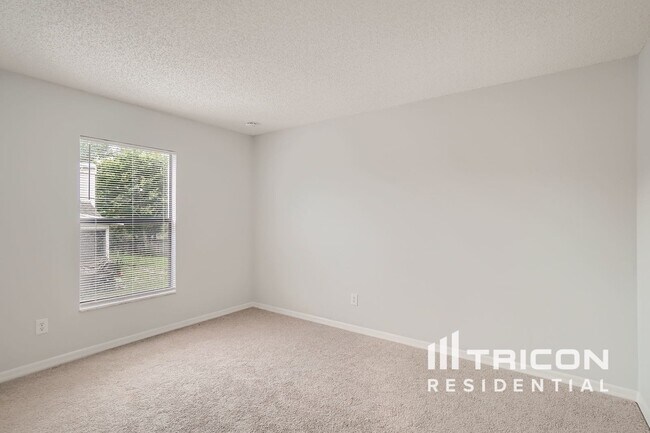 Building Photo - 778 Sweetbrier Dr