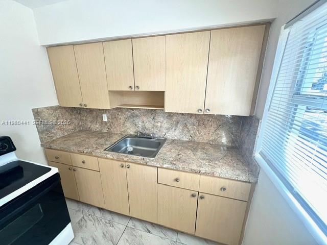 Building Photo - 700 NE 85th St