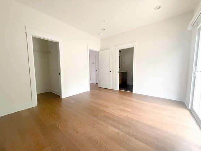 Building Photo - Spacious 4-Bedroom Townhome on Allison Way with Pool Access Near TTU