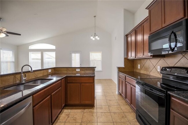 Building Photo - 137 Langtry Ln