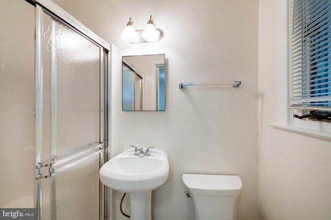 Building Photo - 4209 Ellicott St NW