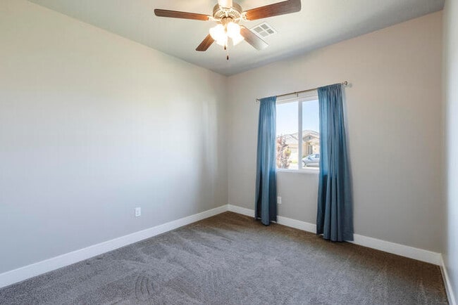 Building Photo - 3338 E Crimson Ridge Dr