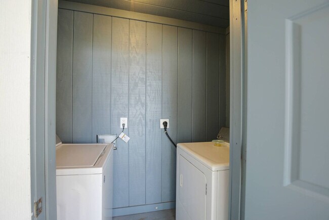 Building Photo - 608 Carolina Beach Ave S