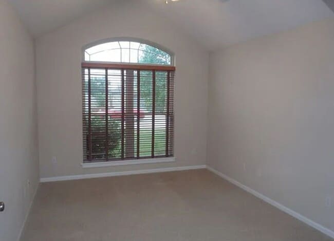 Building Photo - 3 bedroom, 2 bathroom home