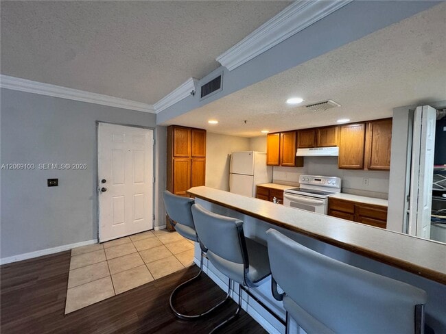 Building Photo - 9909 Westwood Dr