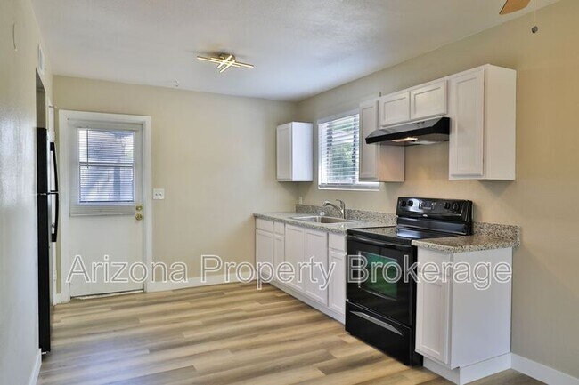 Primary Photo - 2323 S College Ave