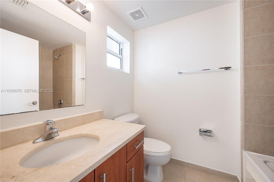 Building Photo - 1712 SW 2nd Ave