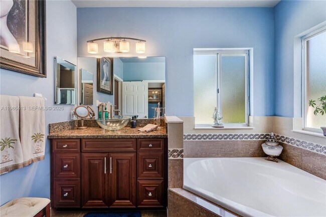 Building Photo - 2126 NE 38th Rd