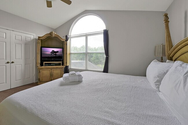 Building Photo - 8157 Sun Palm Dr