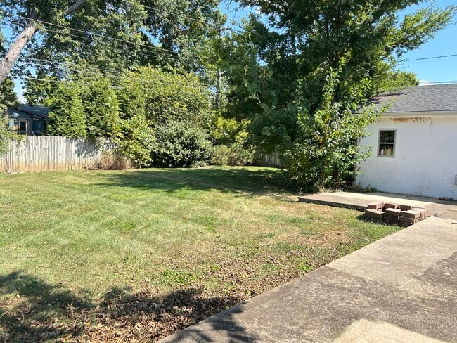 Building Photo - 1129 Meridian Dr