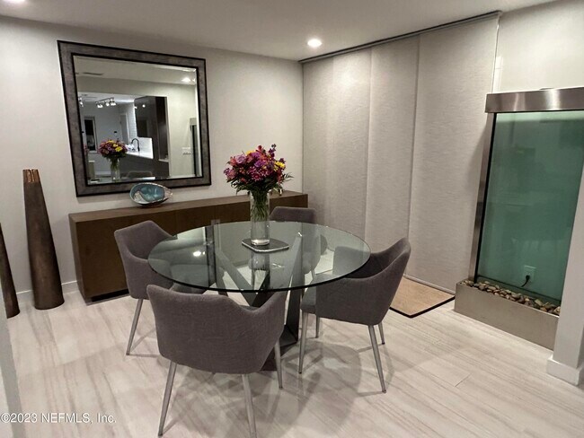 Building Photo - 937 Espinado Ave