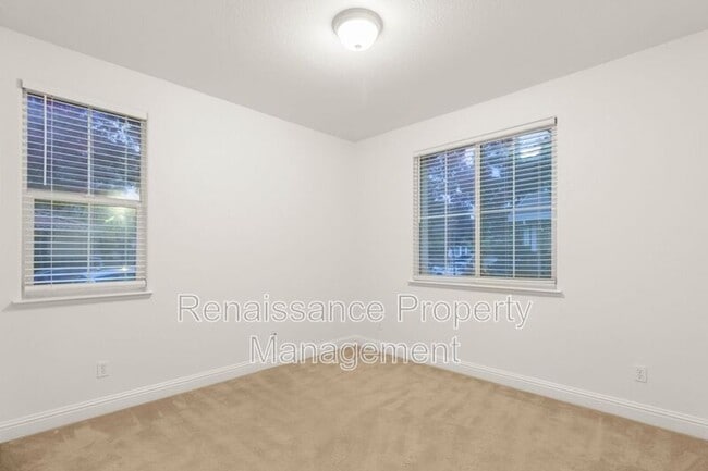 Building Photo - 363 W Viento St