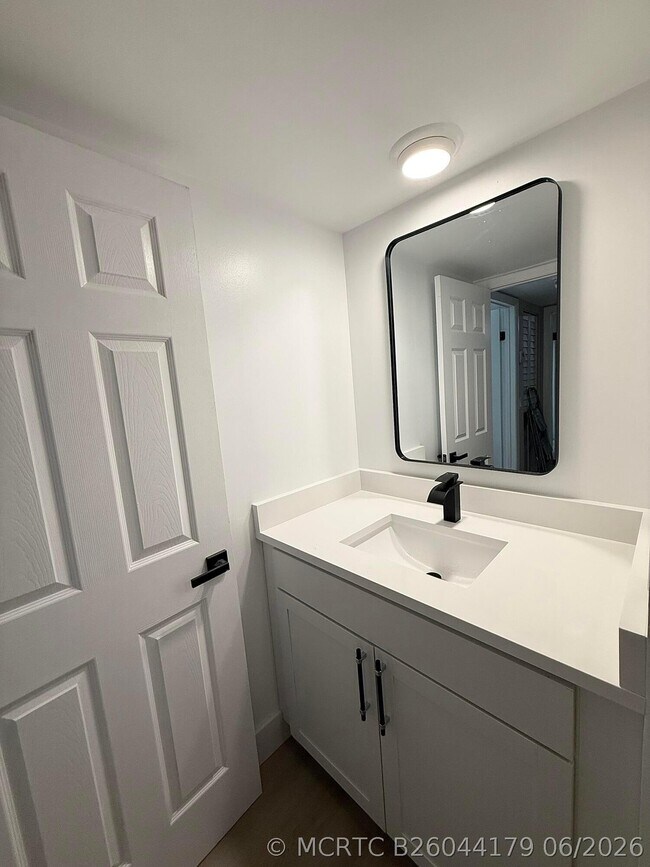 Building Photo - 205 Charter Way
