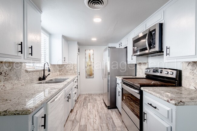 Building Photo - 3333 El Encanto Ct