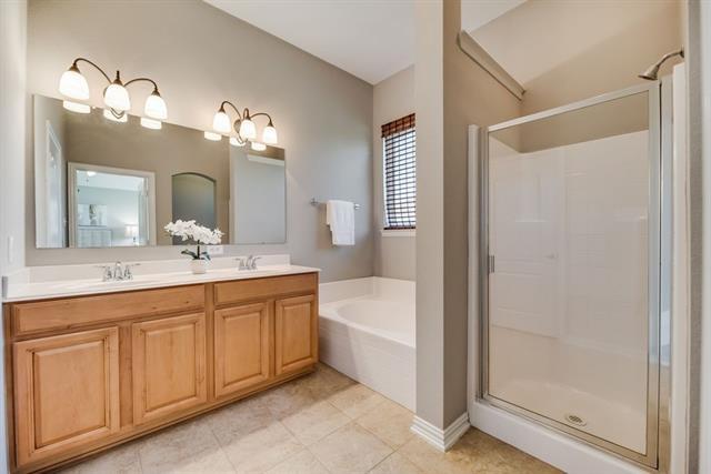 Building Photo - 2609 Lake Ridge Dr