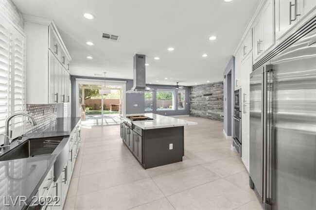 Building Photo - Recently remodeled 5 BEDROOMs/4 bathrooms,...