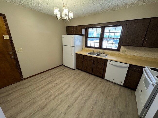 Building Photo - 1158 S Craig Ave