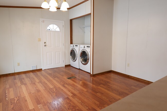 Building Photo - 922 Moss Oak Ct