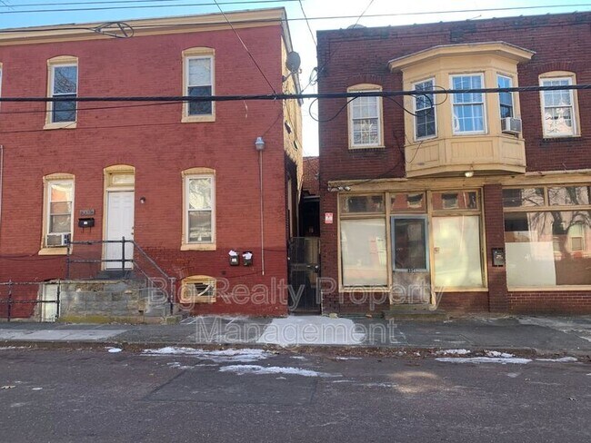 Building Photo - 334 Chestnut St