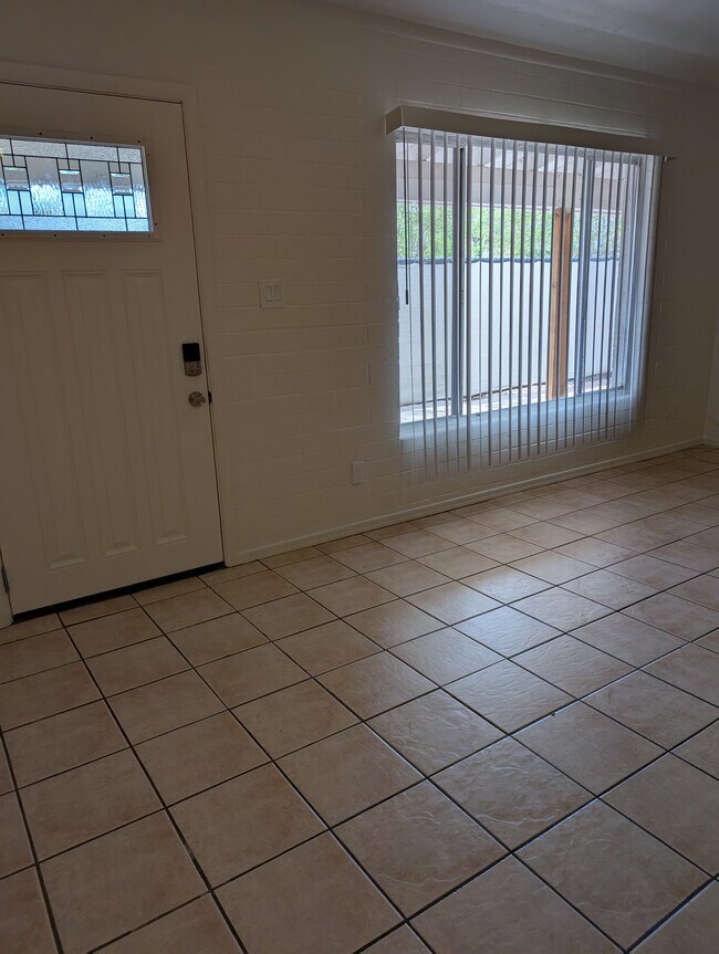 Building Photo - 1418 S Stanley Pl