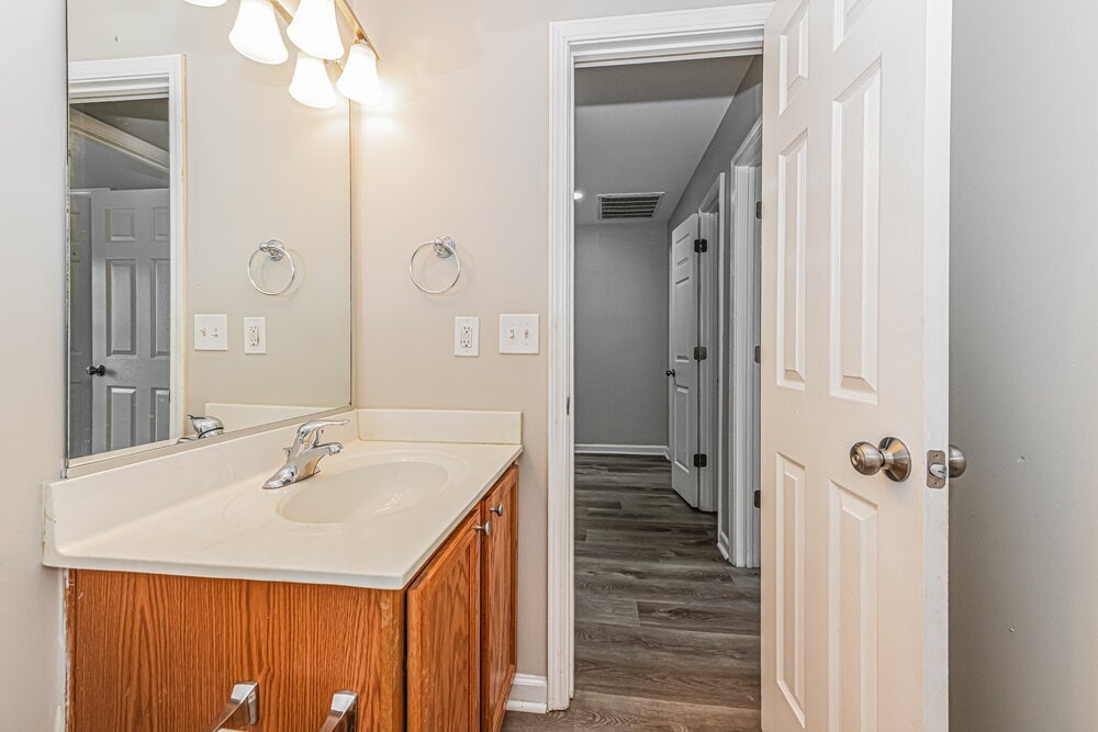 Building Photo - 1549 Pebble Ridge Dr