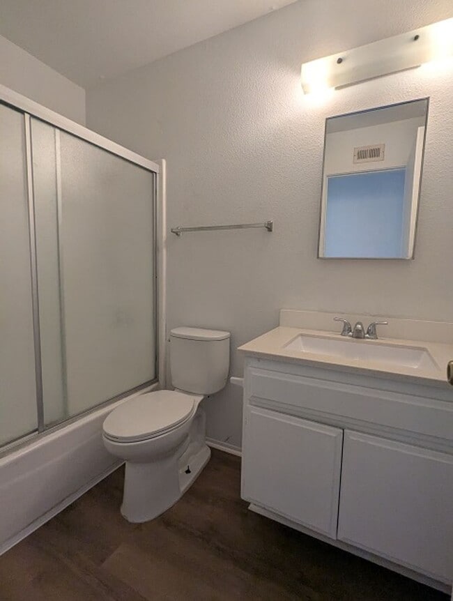 Building Photo - 4 Bedroom, 2 Bath - Single Story Home in P...