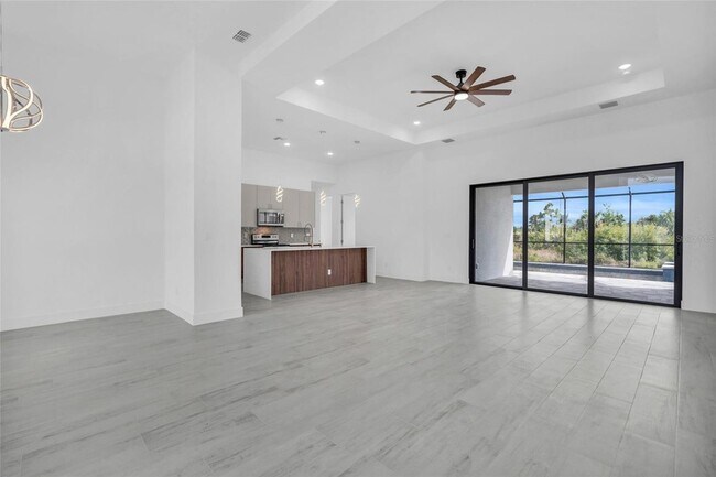 Building Photo - 15401 Aqua Cir