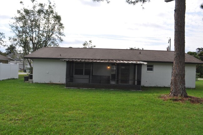 Building Photo - Quaint Home with all Tile floors