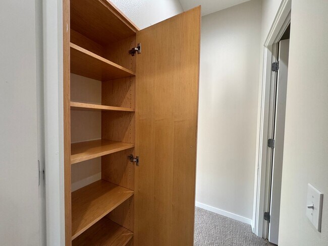 Building Photo - Breathtaking views of Chuckanut Bay!!