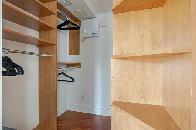 Building Photo - 2720 N Fillmore St