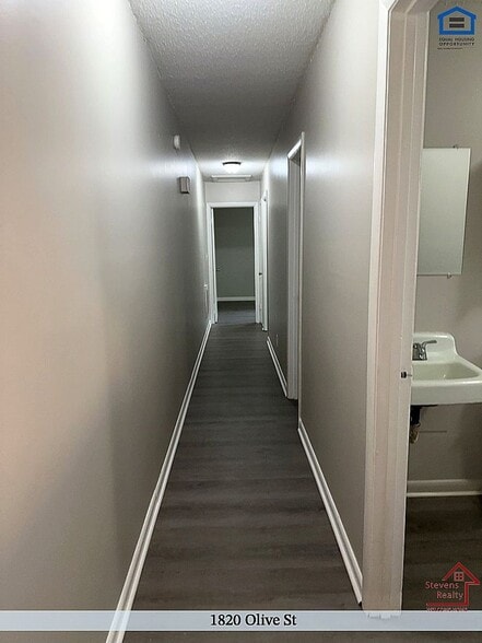 Building Photo - 1820 Olive St