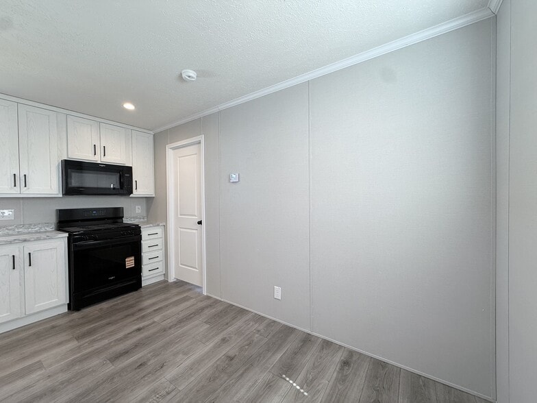 Building Photo - 52780 S Zacharias Ct