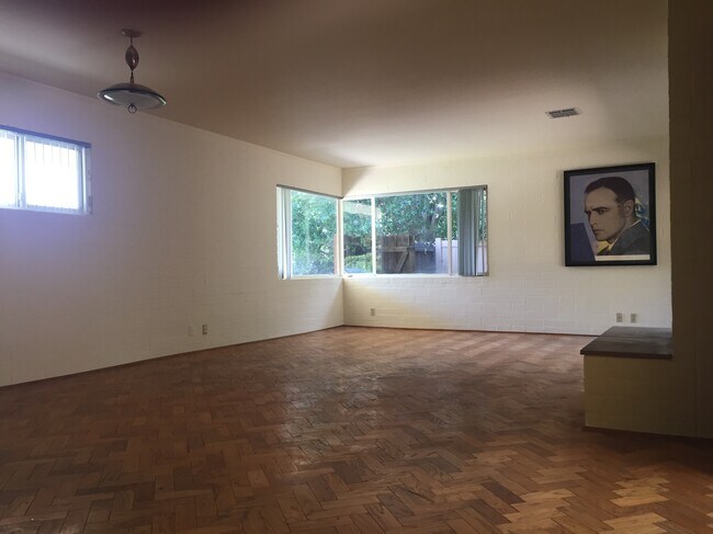 Huge dining/living room - 4401 Radford Ave