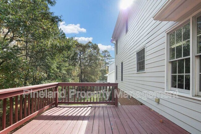 Building Photo - 320 Roundtree Dr