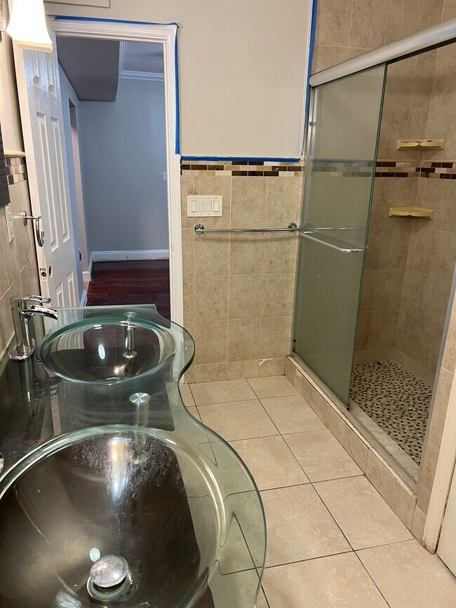 Building Photo - 7956 Lasalle Blvd - Apartment