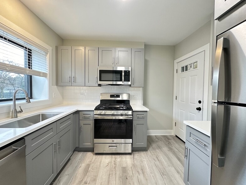 Building Photo - 1144 Oak Ave