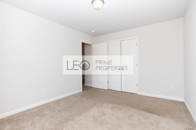 Building Photo - 156 Daisy Cir