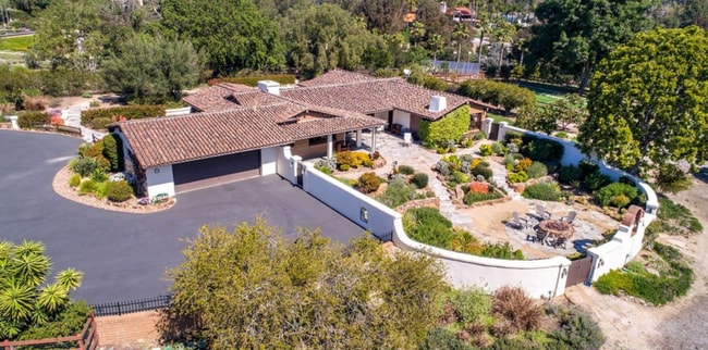 Building Photo - This Beautiful Hacienda Style Home combine...