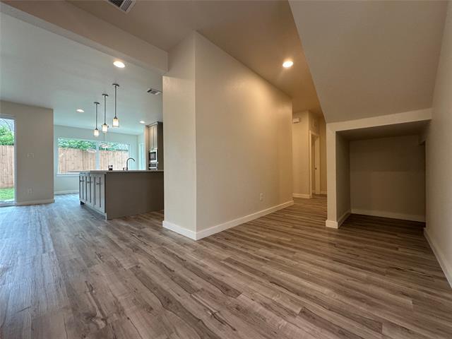Building Photo - 809 Lotus Dr