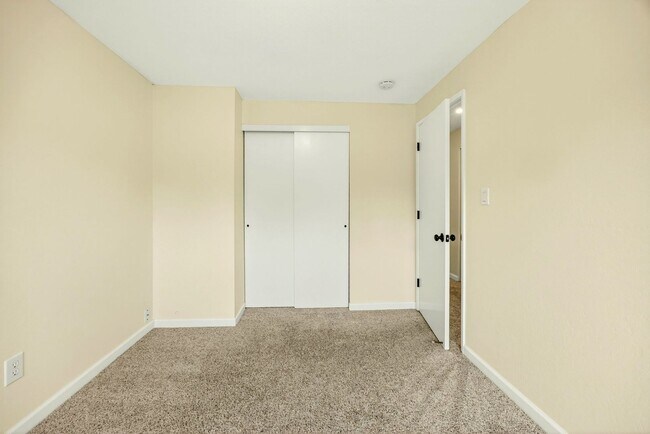 Building Photo - Unfurnished Light-Filled, Beautifully Updated 3-Bedroom Home in Jacksonville