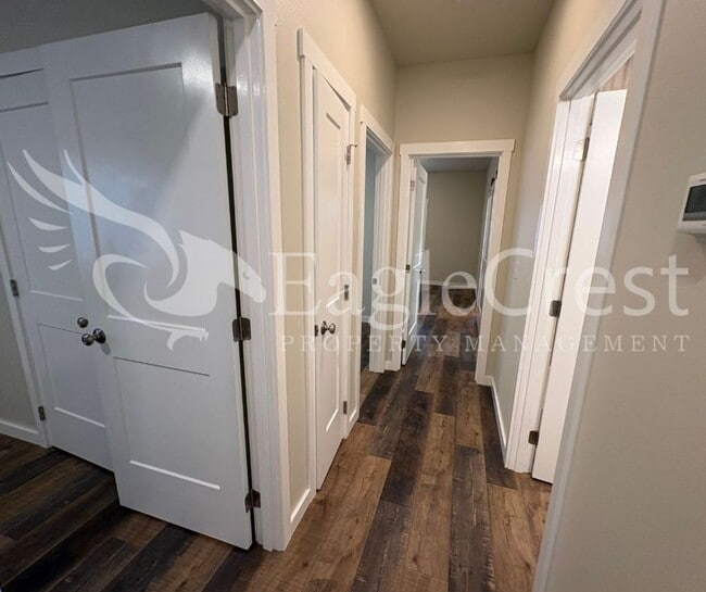 Building Photo - Three Bedroom, Two Bathroom Home in Eastgate