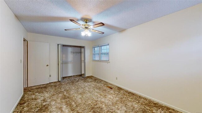Building Photo - 126 Cedar Dr